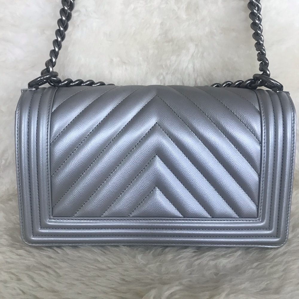 CHANEL Chevron Boy Bag Old Medium - Picture 3 of 8